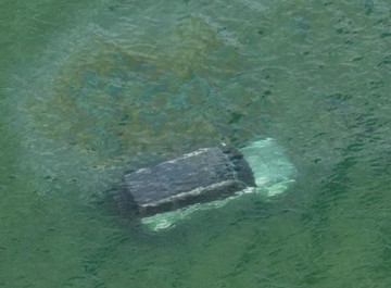 На Чернігівщині водій злетів з мосту в озеро: автівку діставали рятувальники