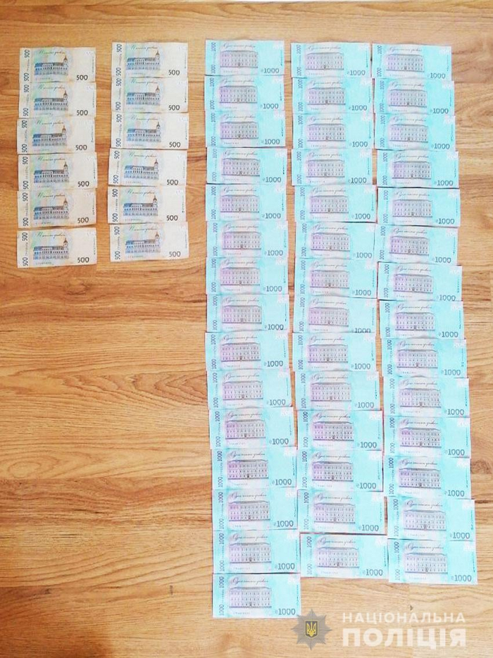 Хабар, 10 тис. доларів, лава підсудних, авторитет, смотрящій, Чернігів, Чернігівщина, нафта-сирець, незаконний видобуток