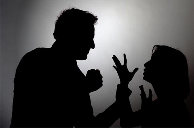 швидка, виклик, травми, жінка, сварка