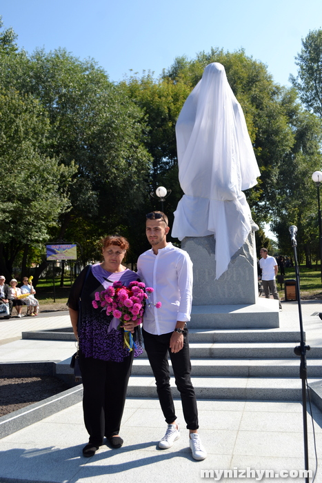 День Незалежності, святкування, пам'ятник, відкриття
