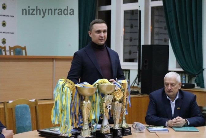 футбол, чемпіонати, переможці, призери, нагородження