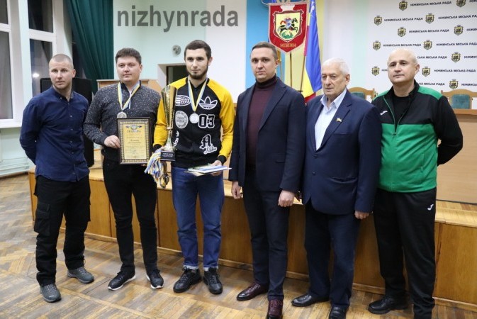 футбол, чемпіонати, переможці, призери, нагородження