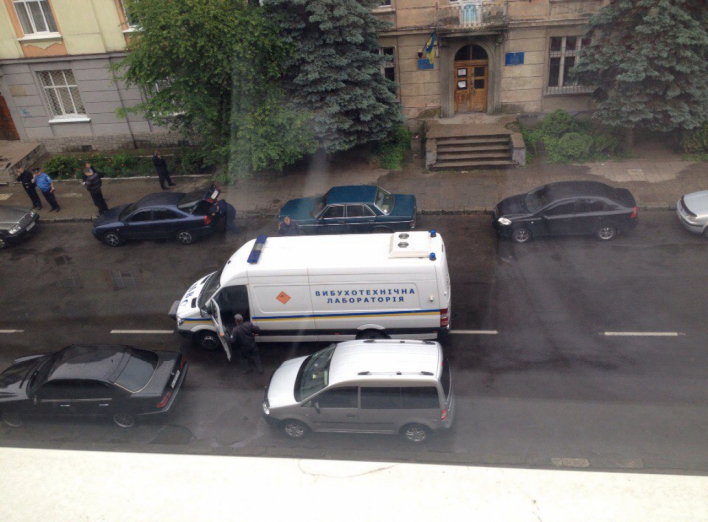 У Львові вибухнув міліцейський автомобіль