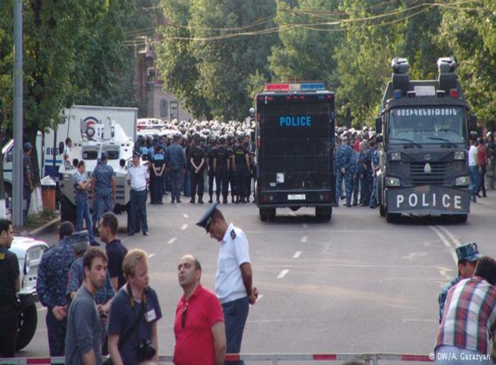 Єреванська поліція зачистила проспект Баграмяна, є затримані