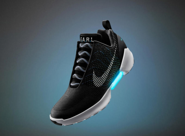Nike представила перші серійні кросівки, що самі зашнуровувуються