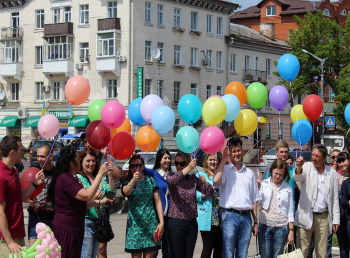 Ніжинці відсвяткували День народження Надії Савченко