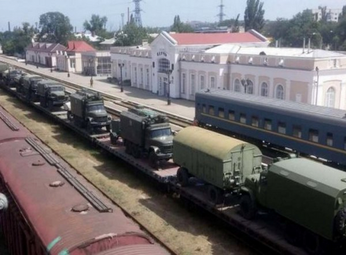 Росія завезла до Криму величезну колону військової техніки