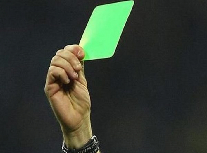 У футболі вперше показали зелену картку