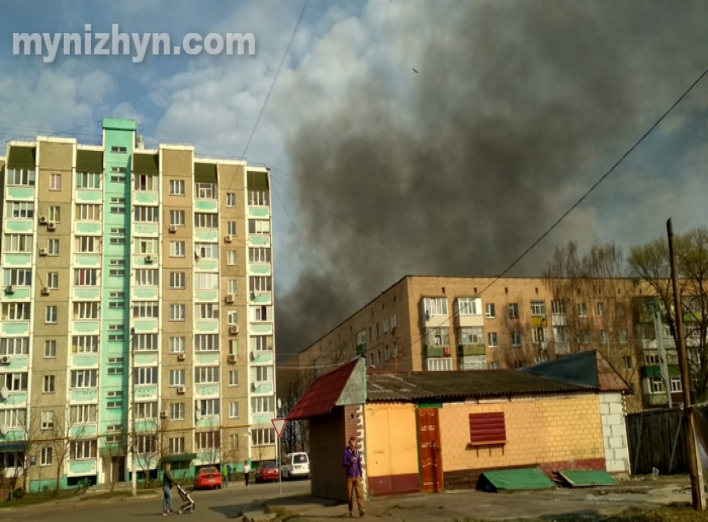 Чорний дим видно аж вулиці Шевченка: що горить? Фото