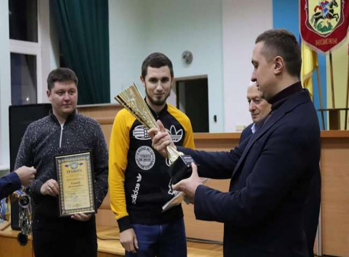 У Ніжині нагородили переможців та призерів чемпіонатів міста з футболу