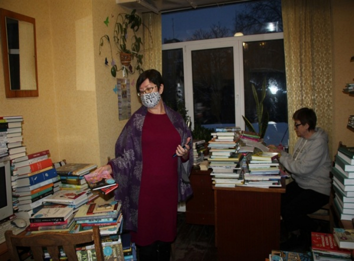 Ніжинська бібліотека отримала сотні нових книжок