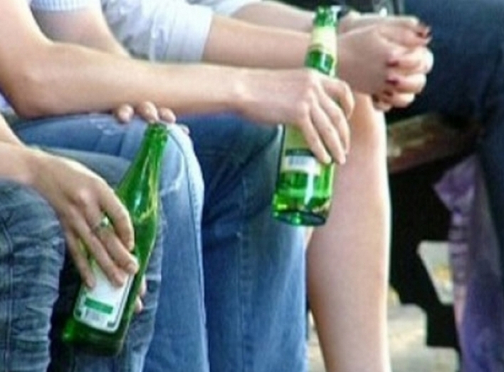 Сотні складених протоколів: ніжинці продовжують розпивати алкоголь у громадських місцях 