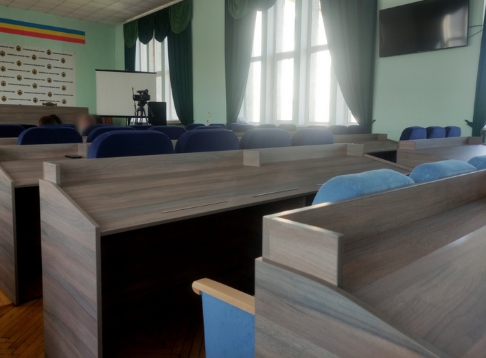 Ніжинська міська рада покращала: презентували оновлену сесійну залу
